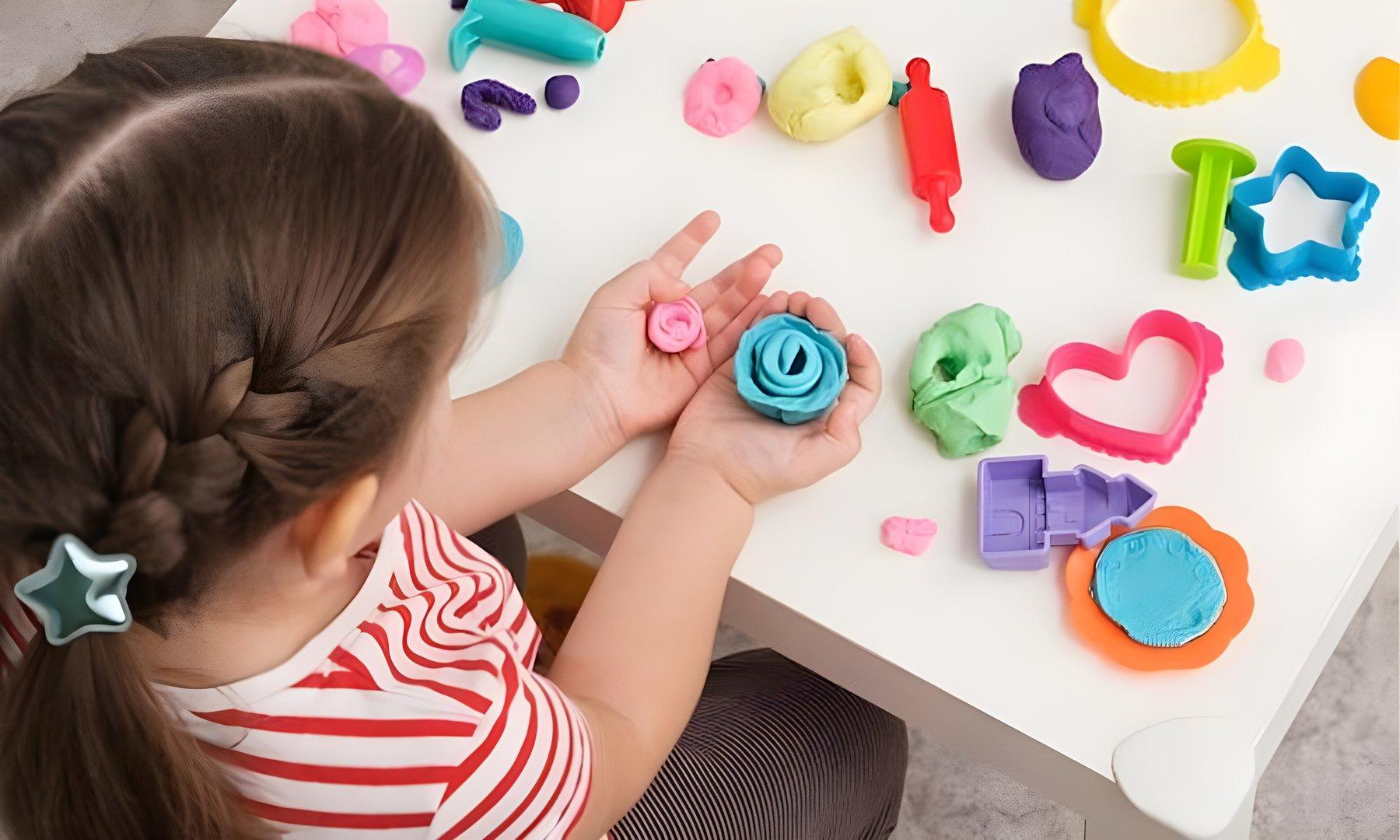 خمیر بازی؛ ابزاری برای گسترش قوه خلاقیت کودکان - Cover Image